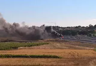 Camion en feu sur l'A9, un témoin de Médiaterranée rend compte de la scène en photo et en vidéo. (© Gérard Francès)