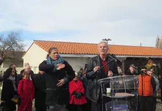 Pierre Bouldoire a souhaité à toutes et tous une excellente santé, mais dans toutes ses dimensions, physiques et morales, avec une traductrice du language des signes. (© Nicolas Ethève)