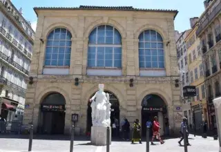 Un jeune homme a été mortellement poignardé dans le centre-ville de Marseille dans la nuit du réveillon du Nouvel An