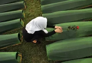 Srebrenica commémore le génocide et enterre encore les victimes