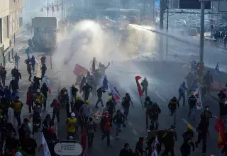 la police a usé de gaz lacrymogènes dès les premiers mouvements en direction de la place historique... (DR)