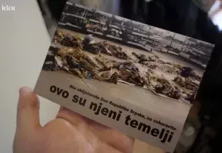 La carte de voeux pour Le Jour de la République Serbe