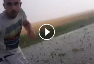 Les passionnés de météo se sont retrouvés au cœur d'un ''incroyable orage de grêle'' dans le Gard. (Capture d'écran)